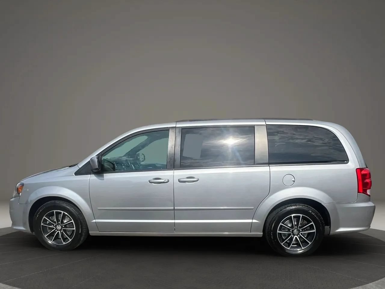 Used 2017 Dodge Grand Caravan GT FWD image 8