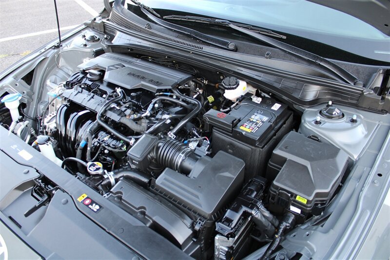 Used 2025 Hyundai Elantra Sport FWD image 15