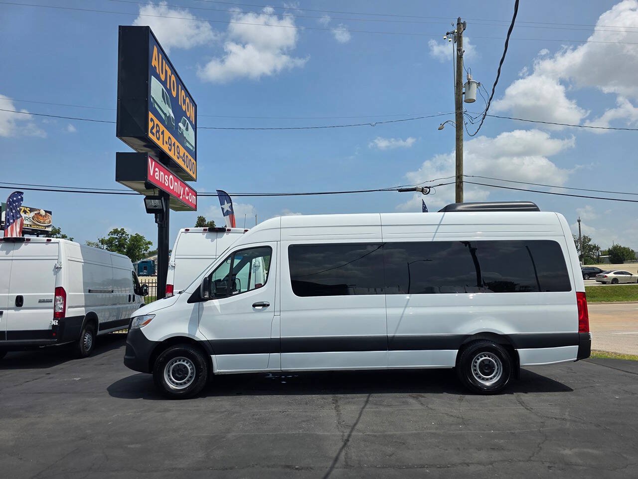 Used 2025 Mercedes-Benz Sprinter 2500 image 4