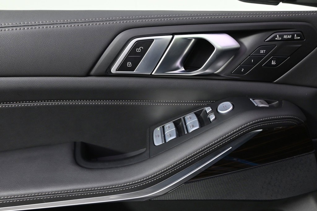 Used 2025 BMW X7 xDrive40i w/ M Sport Package image 22