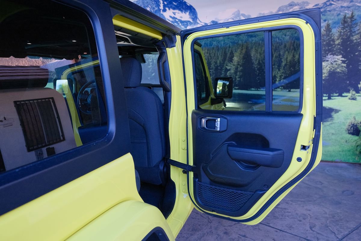 Used 2024 Jeep Wrangler Unlimited w/ LED Headlamp & Fog Lamp Group AWD/4WD image 34