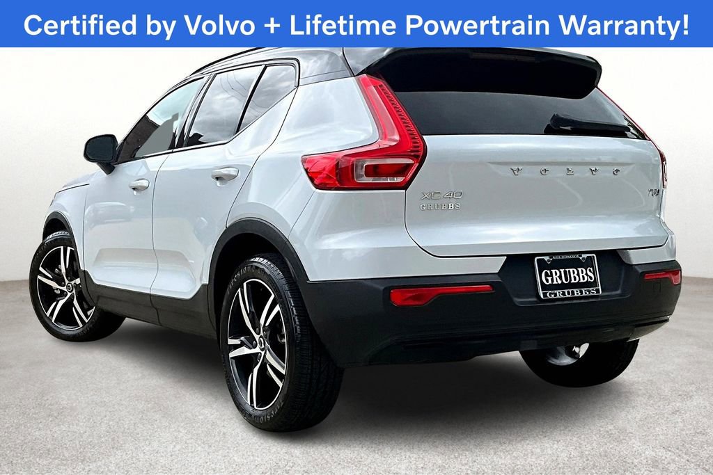 Used 2022 Volvo XC40 T5 R-Design image 15