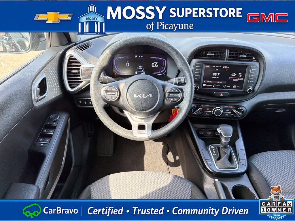 Used 2025 Kia Soul LX w/ LX Technology Package FWD image 15