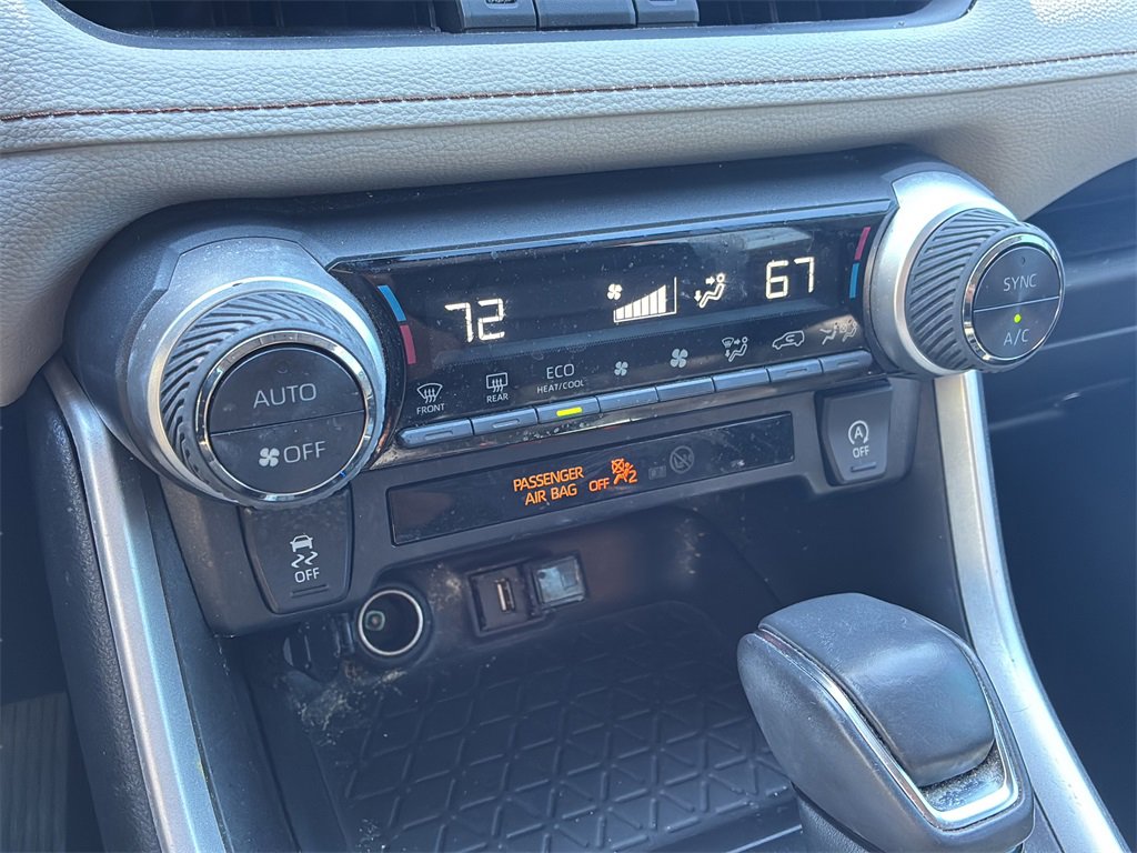 Used 2022 Toyota RAV4 XLE Premium image 31