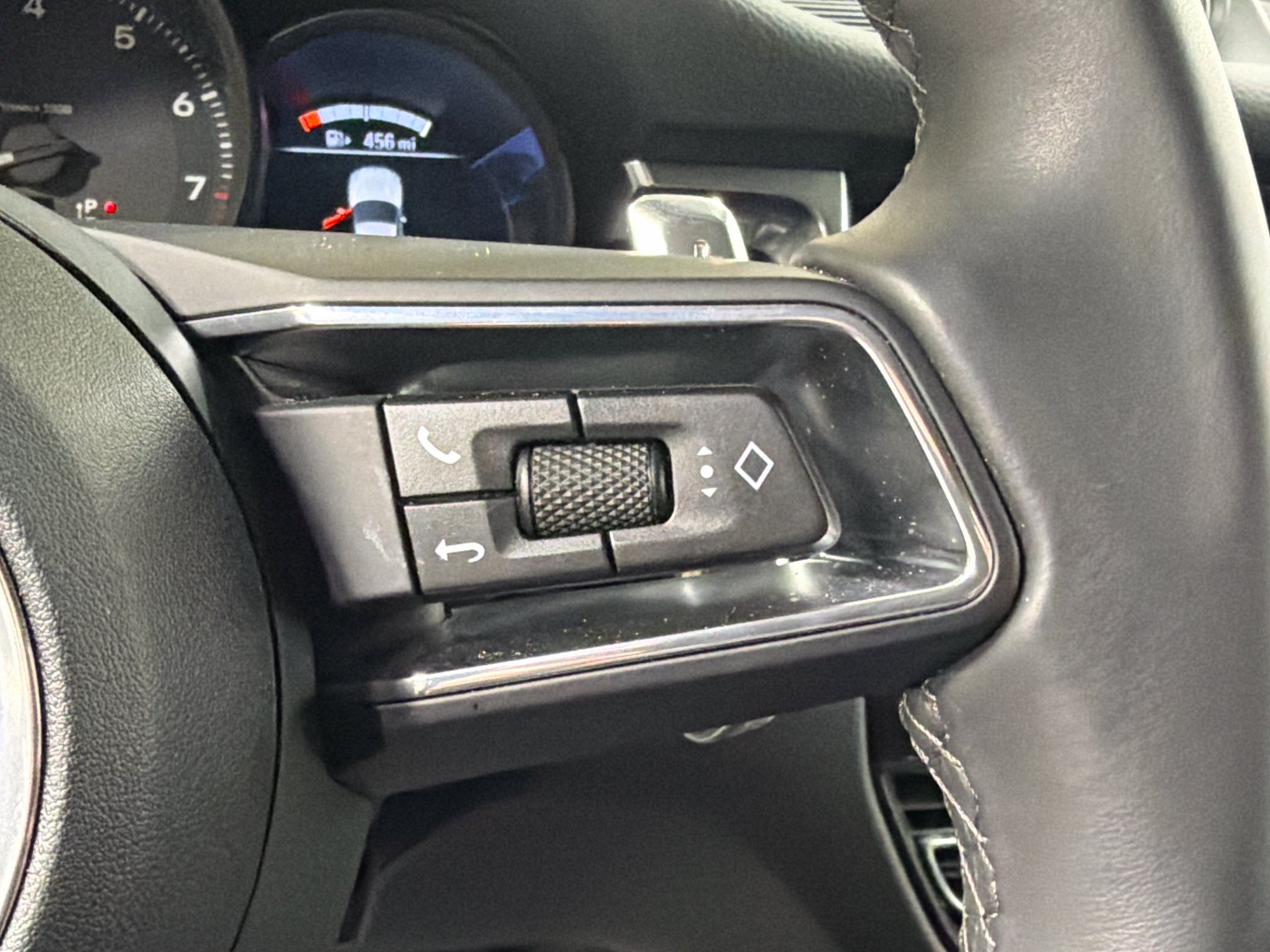Certified 2026 Porsche Macan AWD/4WD image 36