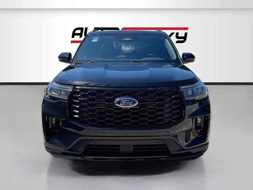 Used 2025 Ford Explorer ST AWD/4WD image 2