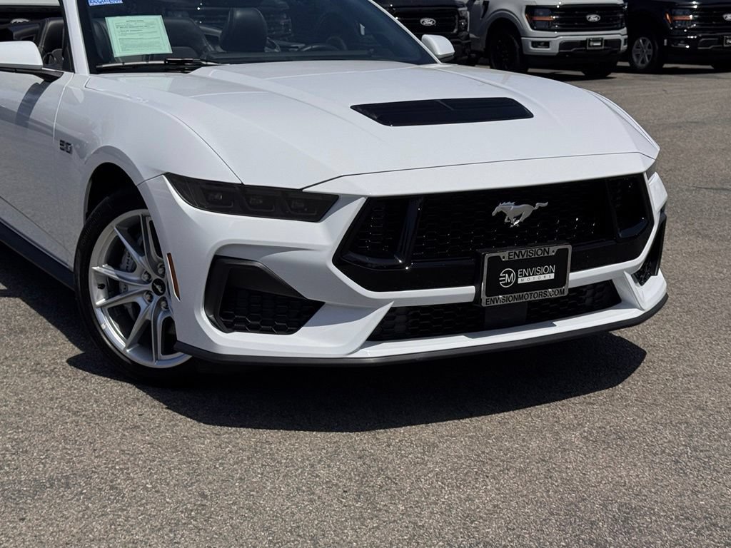 Used 2025 Ford Mustang GT Premium RWD image 3