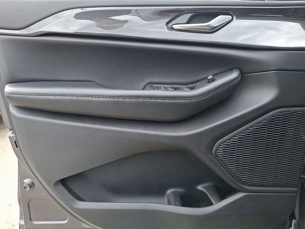 Used 2023 Jeep Grand Cherokee Altitude image 12