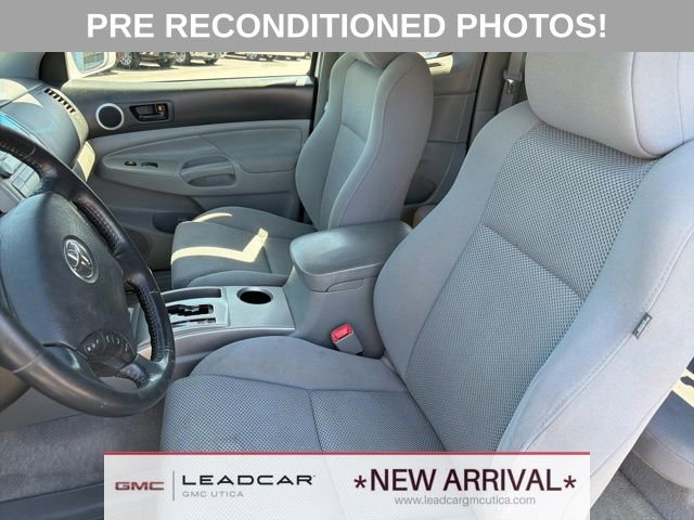 Used 2011 Toyota Tacoma 4x4 Access Cab V6 w/ TRD Sport Pkg image 18