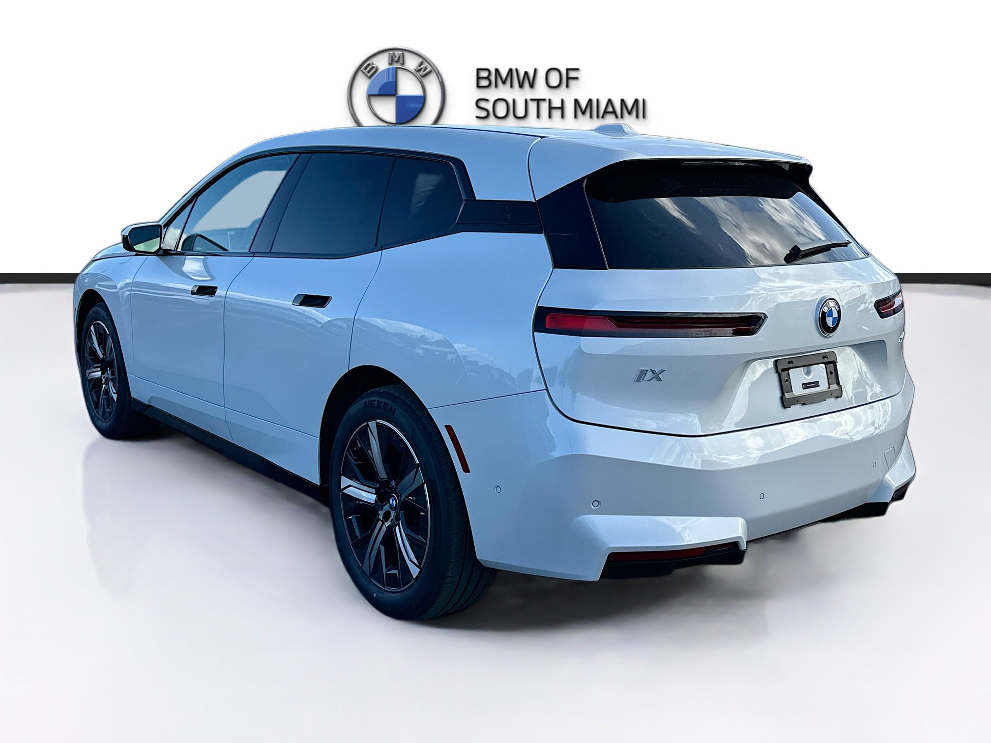 New 2026 BMW iX xDrive45 image 4