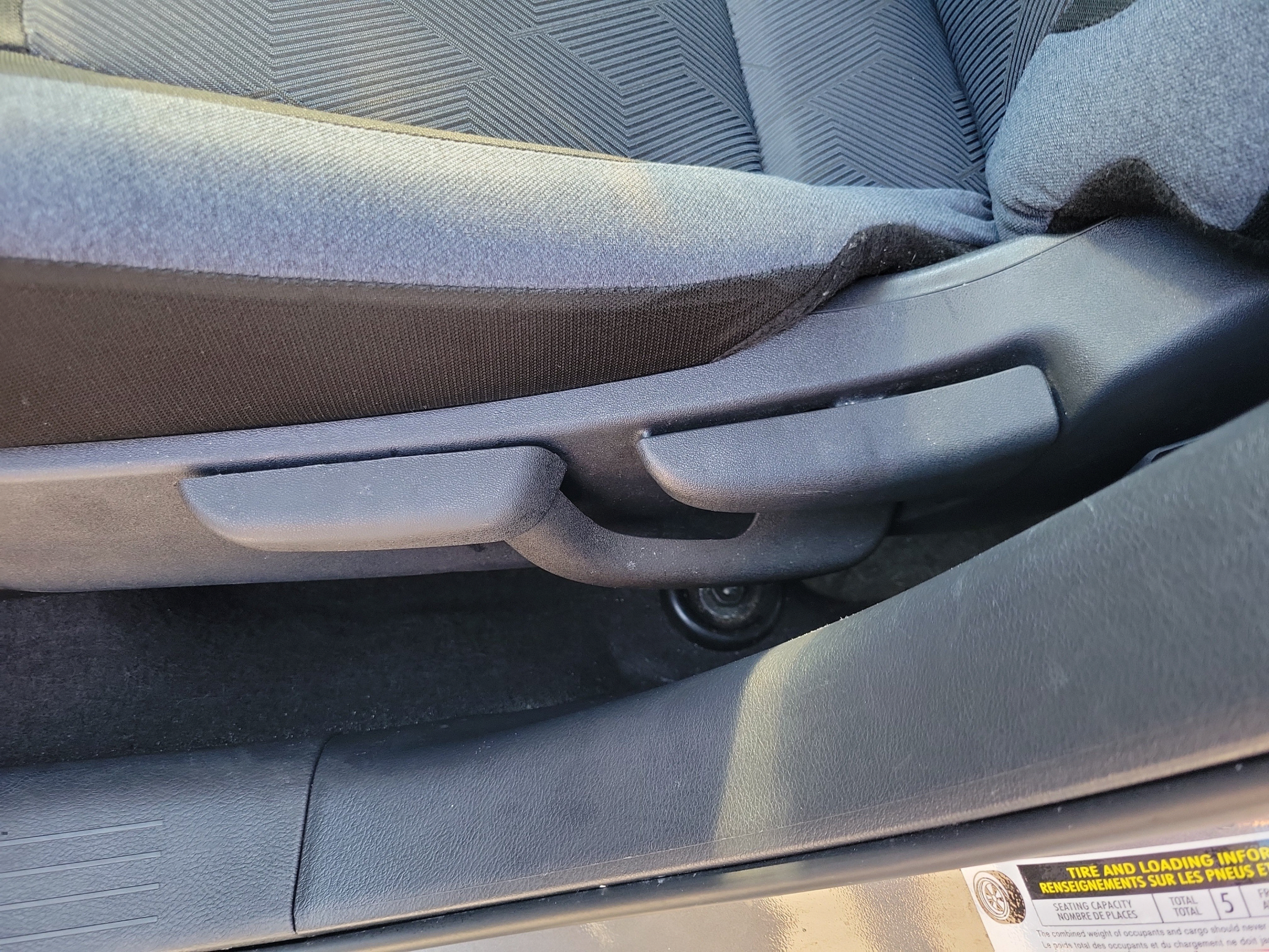 Used 2025 Nissan Versa SV FWD image 18