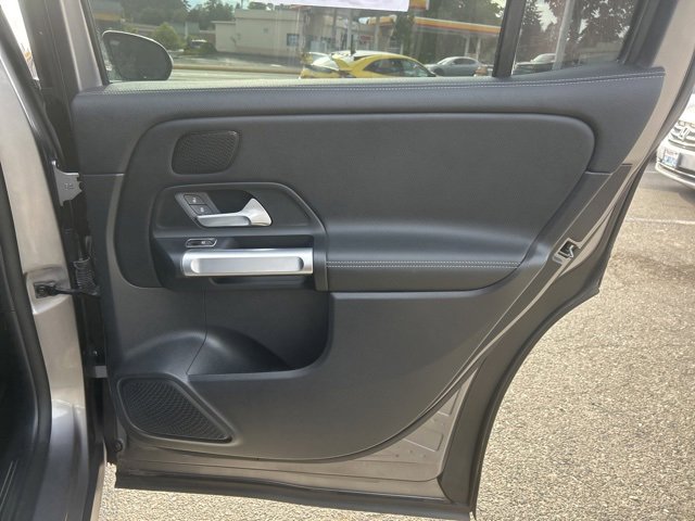 Used 2022 Mercedes-Benz EQB 350 4MATIC image 21