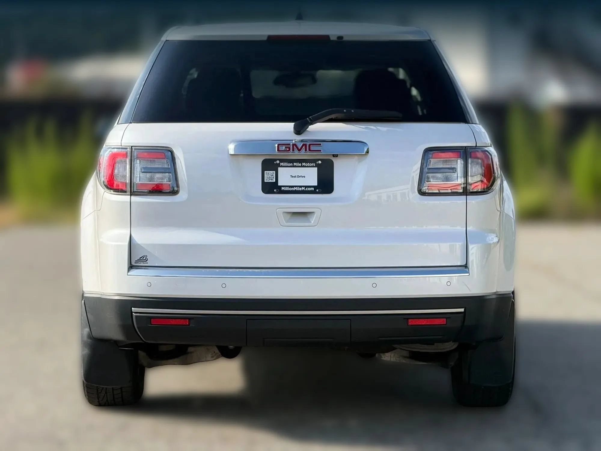 Used 2016 GMC Acadia SLE AWD/4WD image 4