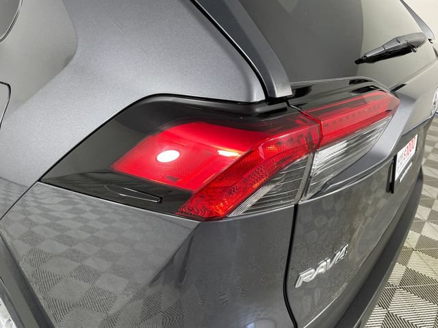 Used 2021 Toyota RAV4 XLE w/ Convenience Package FWD image 18