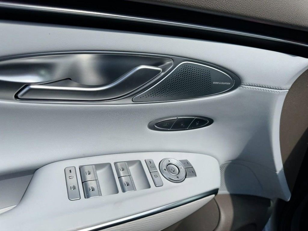 Certified 2026 Genesis GV70 2.5T Advanced AWD/4WD image 11