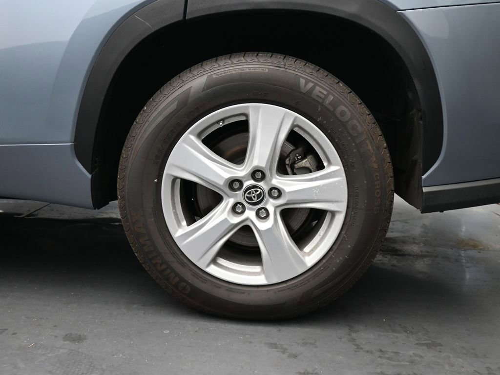 Used 2023 Toyota Highlander LE image 13