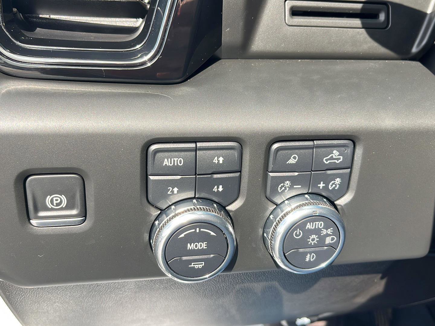 Used 2025 GMC Sierra 1500 AT4 image 13