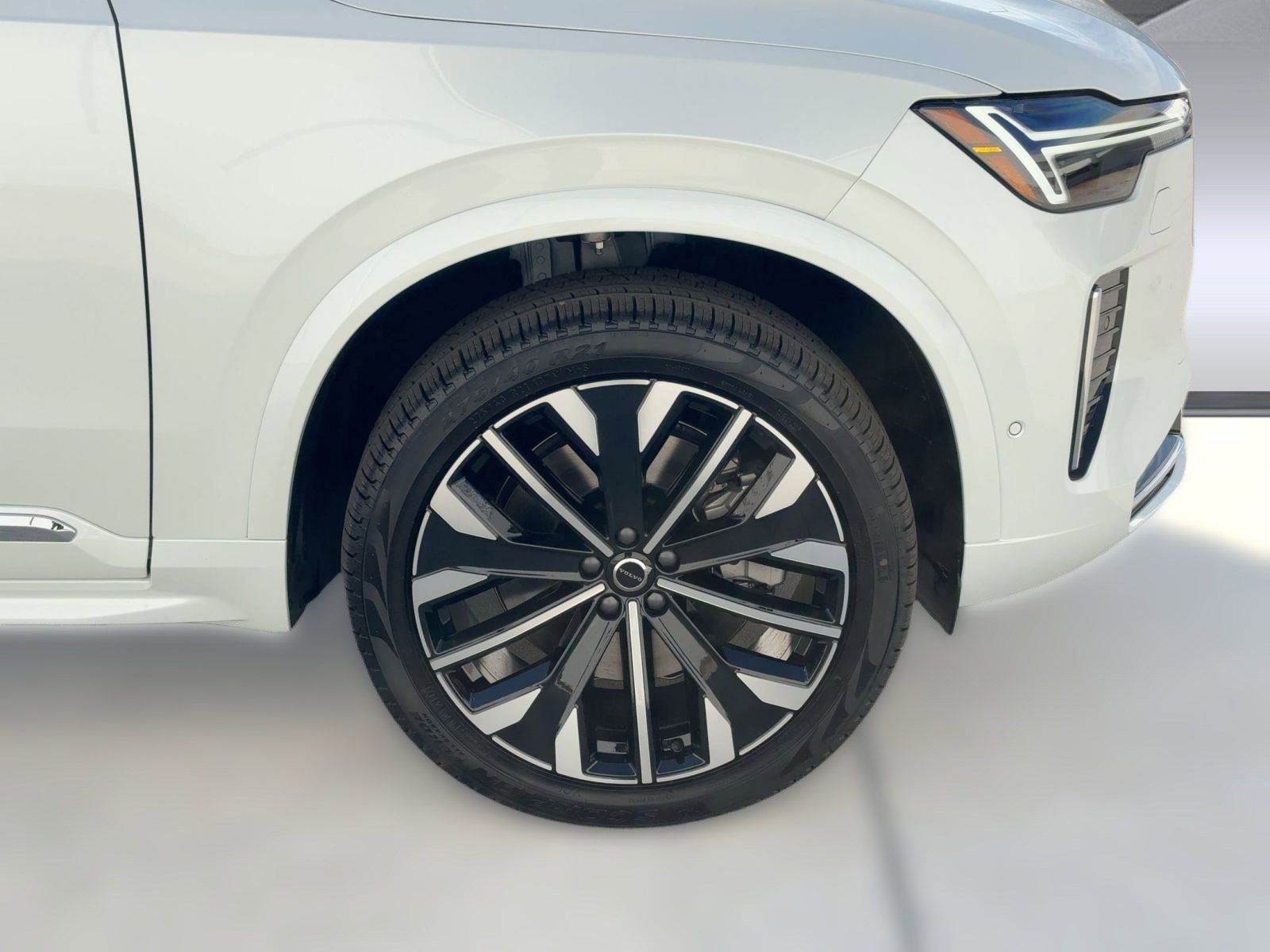 New 2026 Volvo XC90 T8 Ultra w/ Protection Package image 11