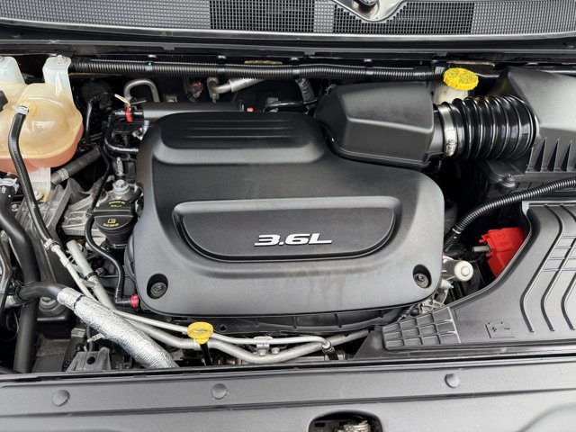 Used 2018 Chrysler Pacifica Limited w/ Advanced Safetytec Group FWD image 24