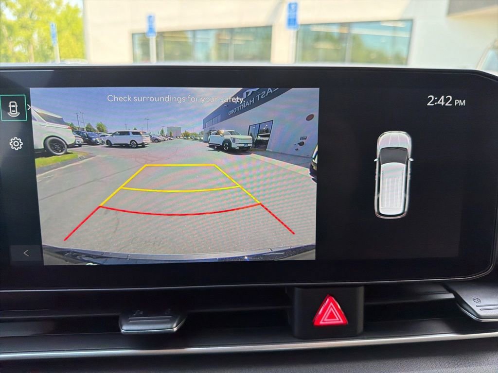 Used 2025 Kia Carnival EX FWD image 28