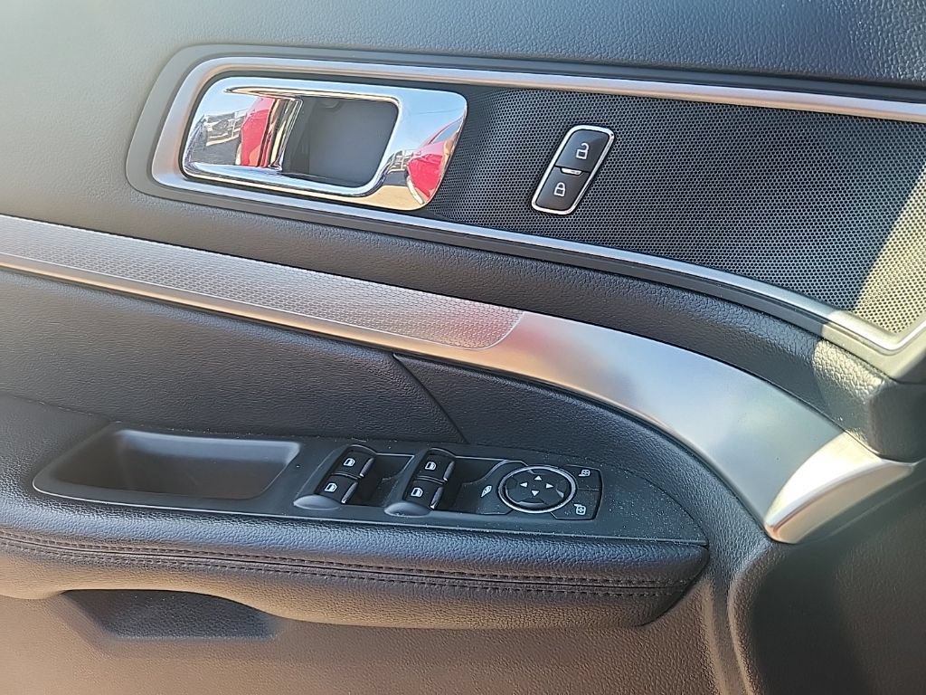 Used 2018 Ford Explorer XLT FWD image 27