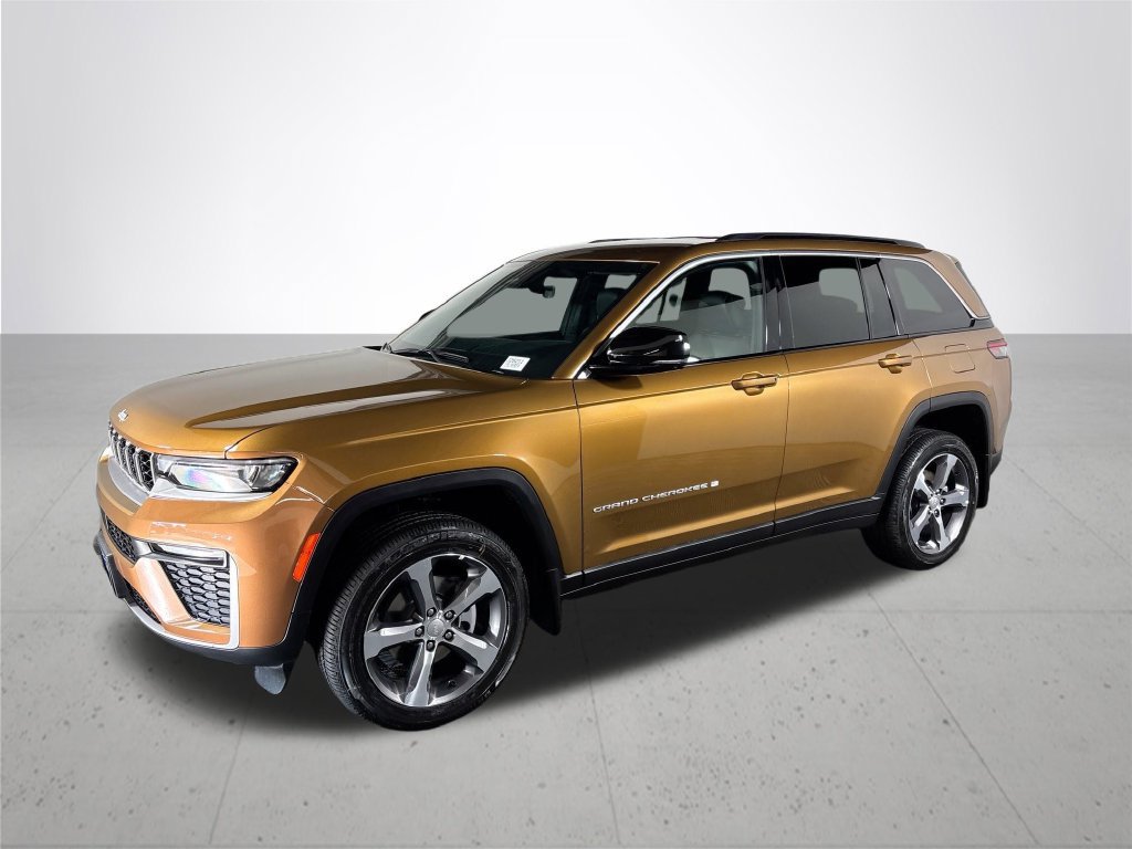 New 2026 Jeep Grand Cherokee Limited w/ MOPAR Finishing Package AWD/4WD image 2