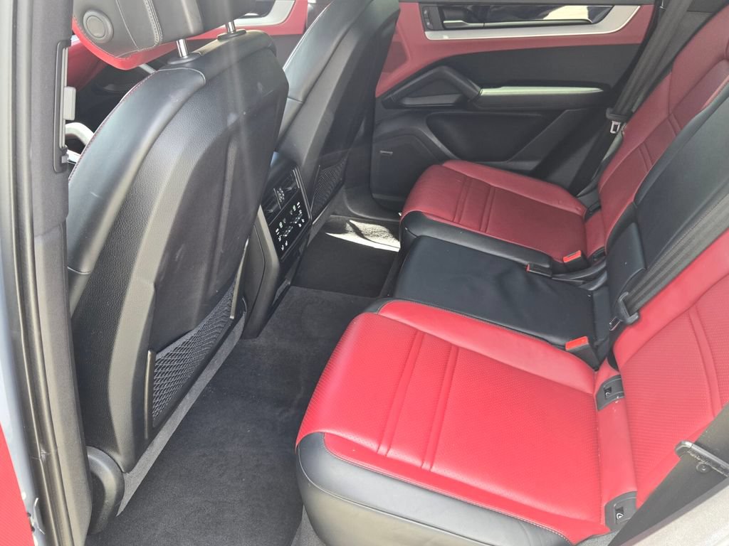 Used 2024 Porsche Cayenne Coupe AWD/4WD image 13
