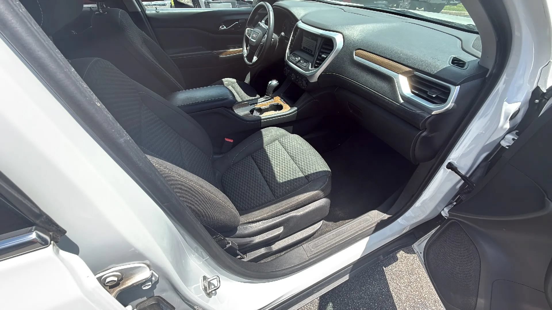 Used 2018 GMC Acadia SLE FWD image 20