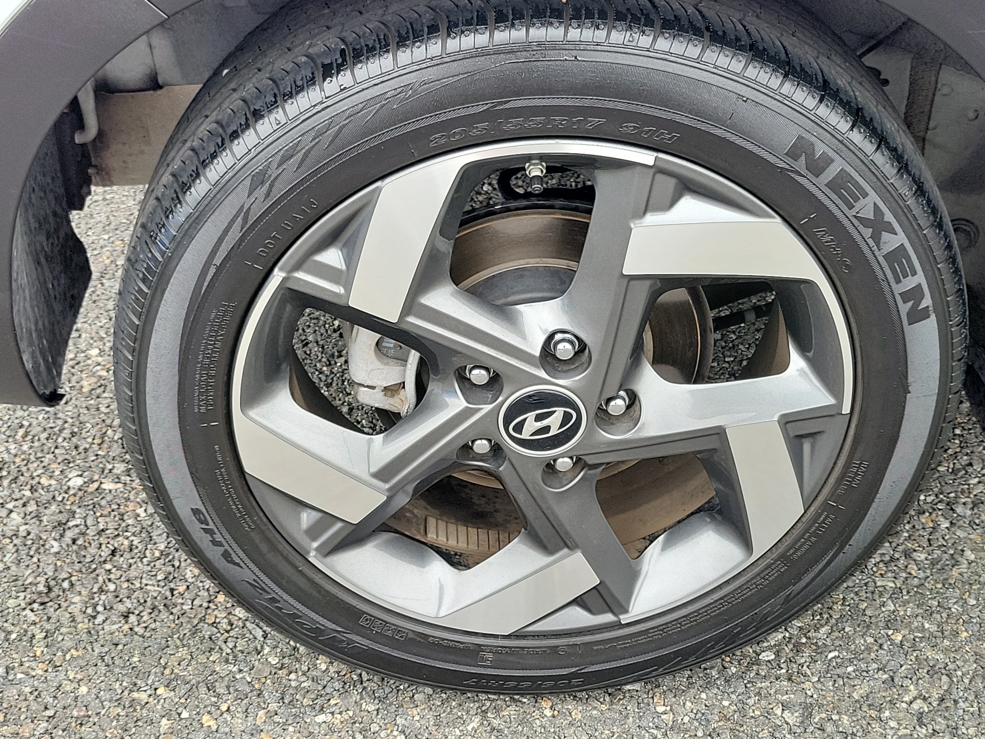 Certified 2024 Hyundai Venue SEL FWD image 23