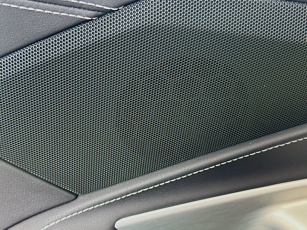 Used 2025 Chevrolet Corvette Stingray Coupe w/ 1LT image 19