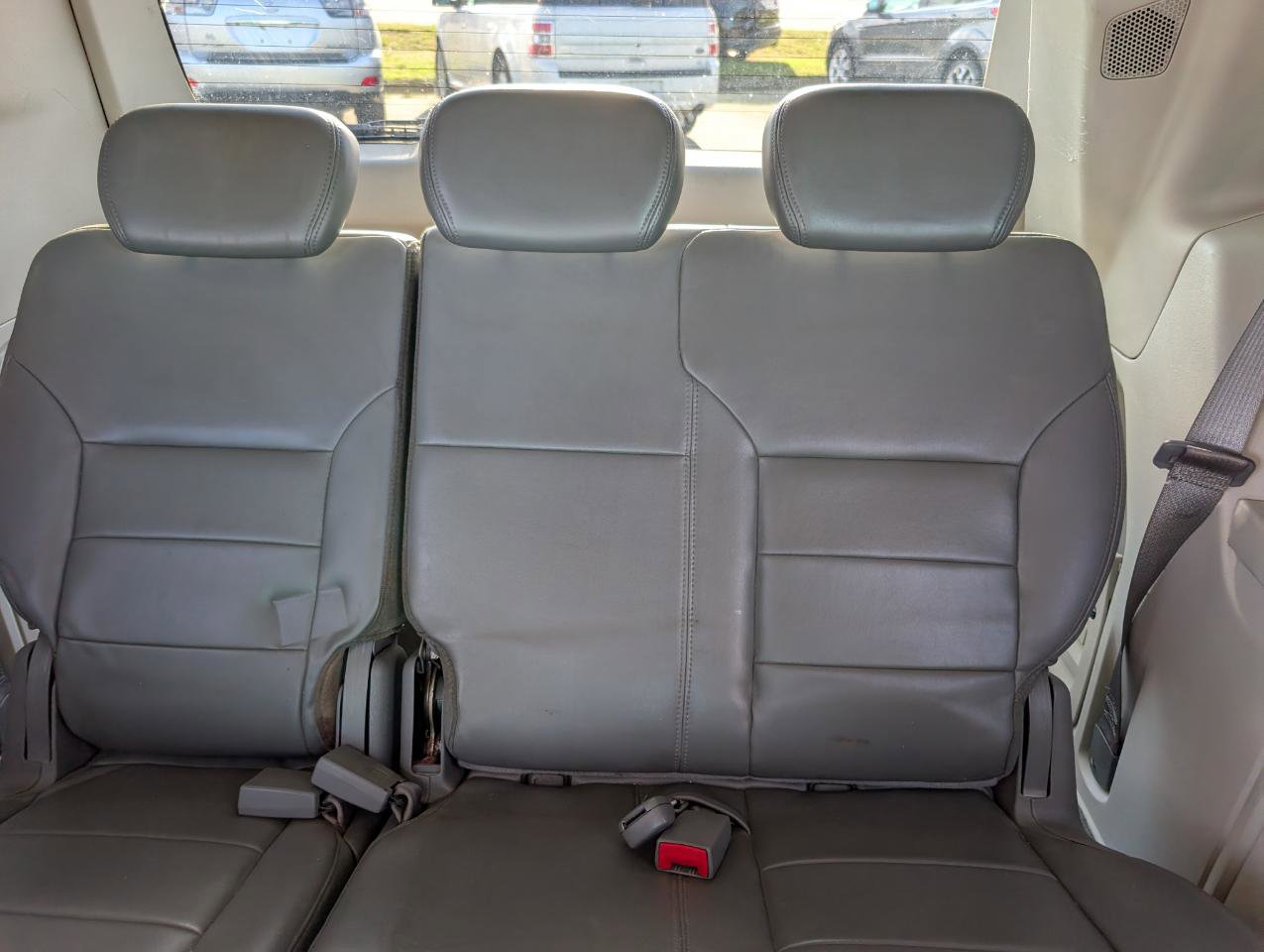 Used 2010 Volkswagen Routan SEL image 29