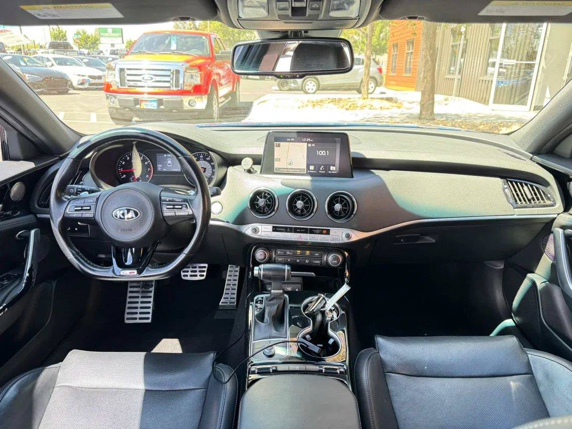 Used 2020 Kia Stinger GT-Line w/ Sun & Sound Package RWD image 13