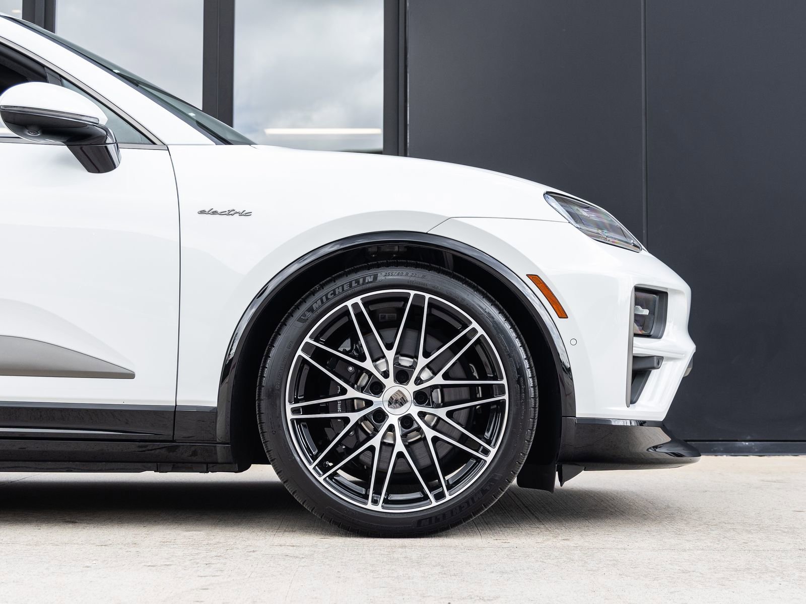 New 2025 Porsche Macan Turbo Electric AWD/4WD image 13
