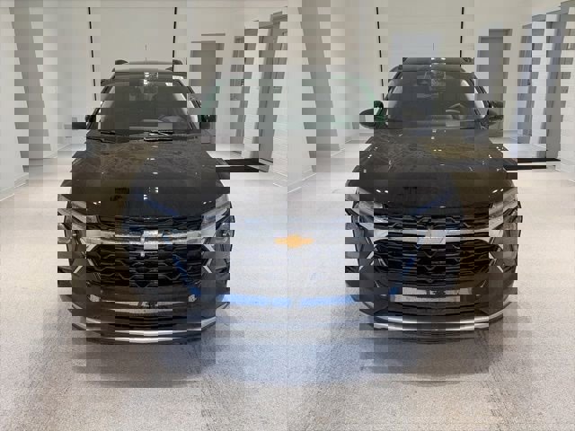 New 2026 Chevrolet Trax LT w/ Driver Confidence Package image 2