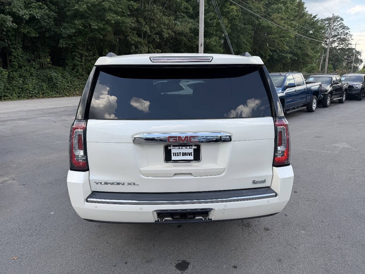 Used 2015 GMC Yukon XL Denali w/ Open Road Package AWD/4WD image 6