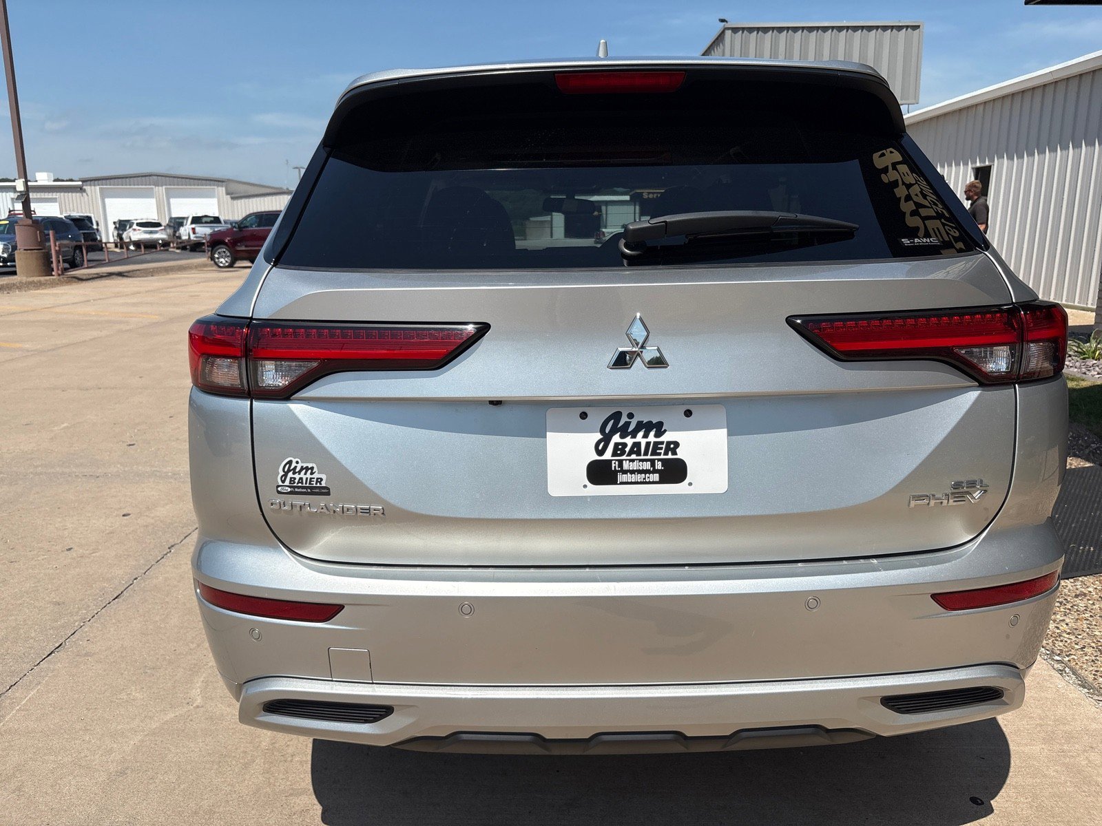 Used 2024 Mitsubishi Outlander 4WD Plug-In Hybrid image 12