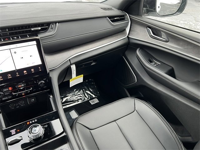 New 2025 Jeep Grand Cherokee Limited w/ Black Appearance Package image 36