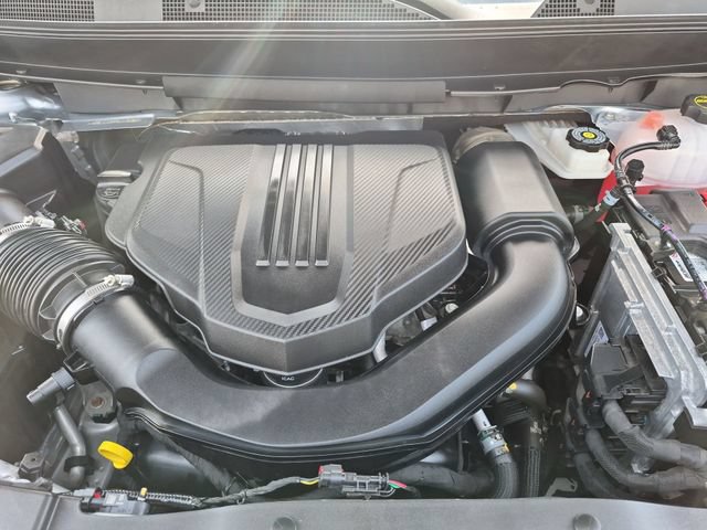 Used 2024 Chevrolet Traverse Z71 w/ LPO, Floor Liner Package AWD/4WD image 33