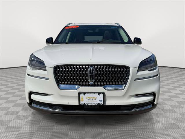 Used 2023 Lincoln Aviator AWD w/ Premium Package image 2