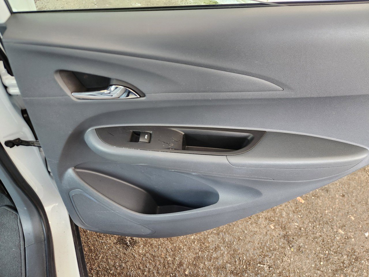 Used 2019 Chevrolet Bolt LT image 18