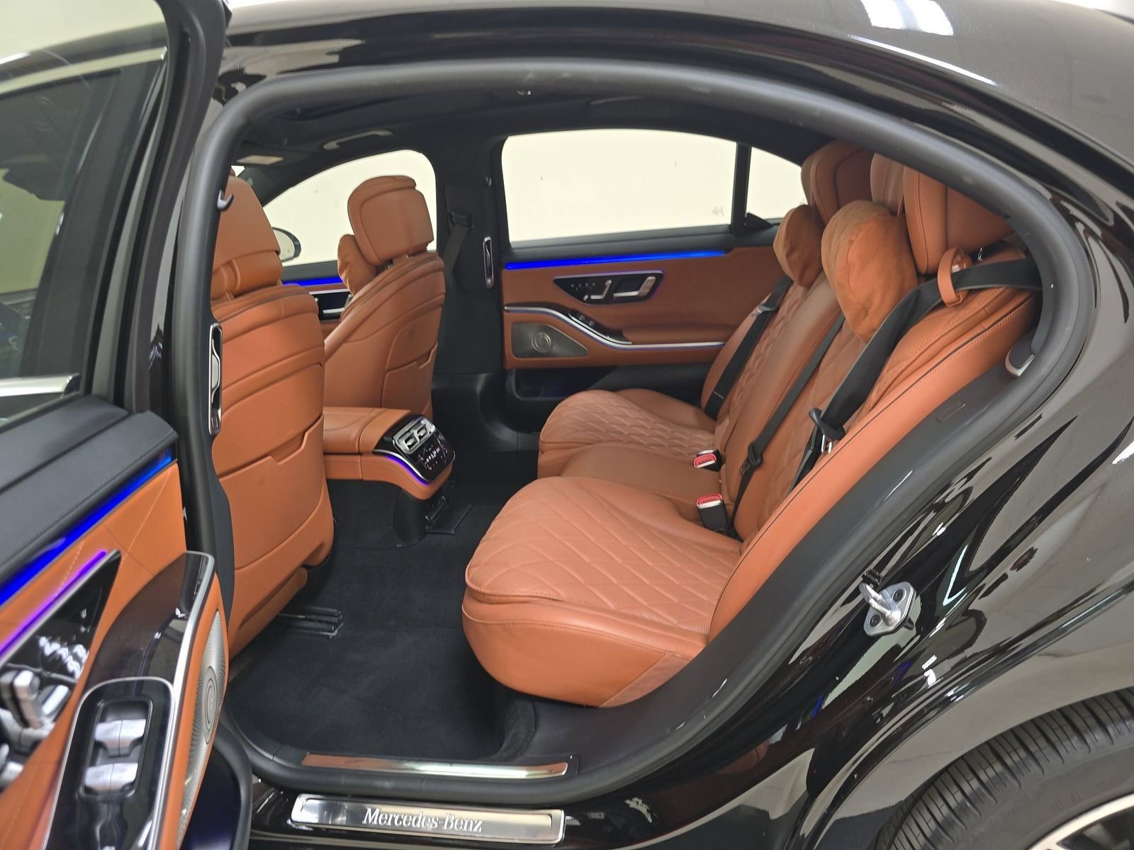 Certified 2022 Mercedes-Benz S 580 4MATIC Sedan w/ Rear Seat Package image 3