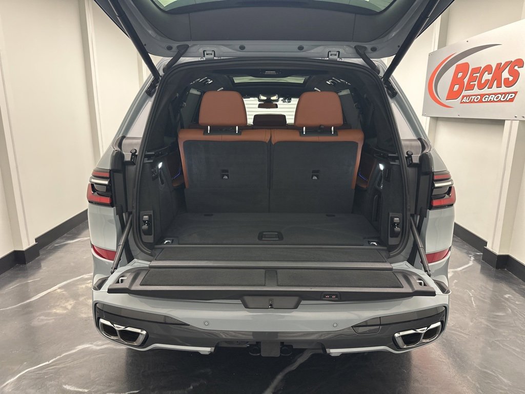 Used 2023 BMW X7 M60i w/ Executive Package image 37
