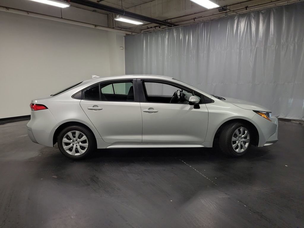 Used 2025 Toyota Corolla LE FWD image 9