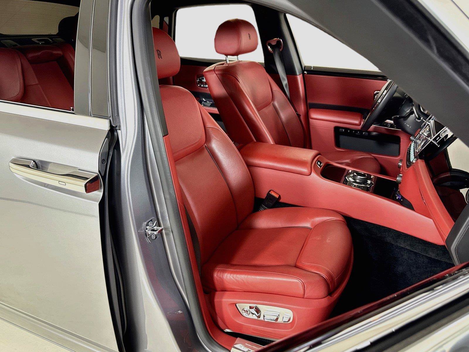 Used 2019 Rolls-Royce Ghost RWD image 33