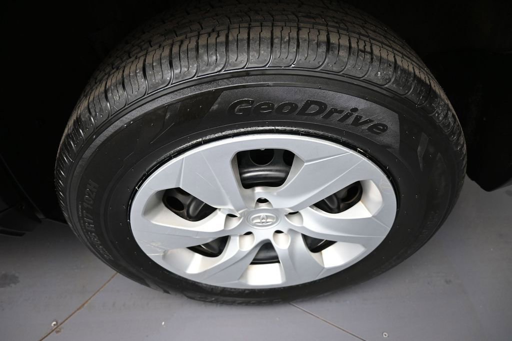 Used 2020 Toyota RAV4 LE AWD/4WD image 15