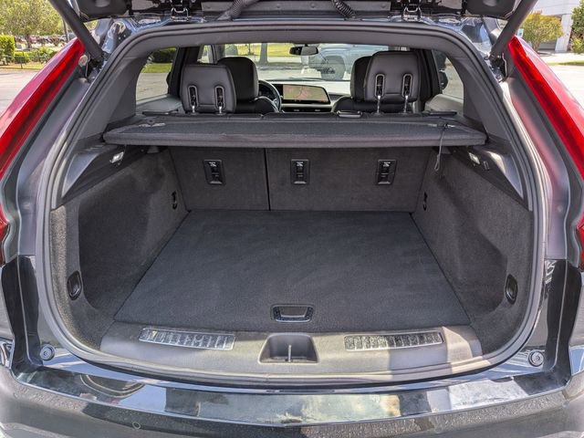 Used 2025 Cadillac XT4 Premium Luxury FWD image 32