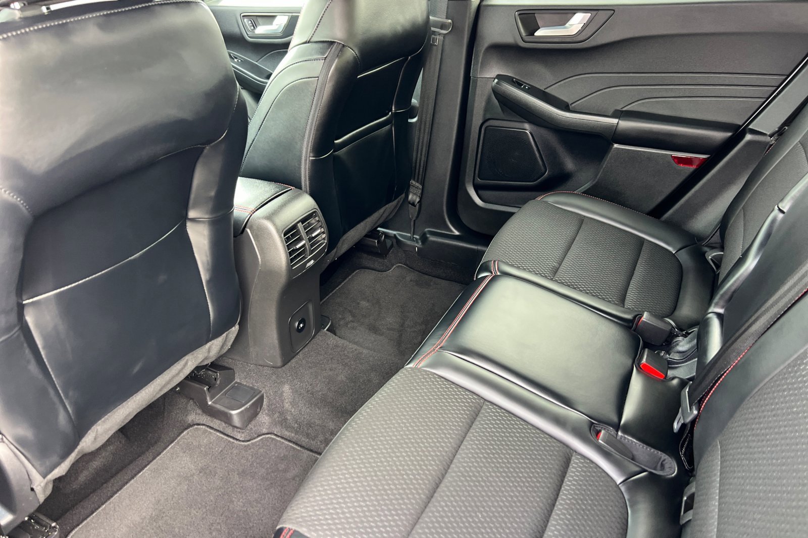 Used 2025 Ford Escape ST-Line w/ Tech Pack #1 image 12