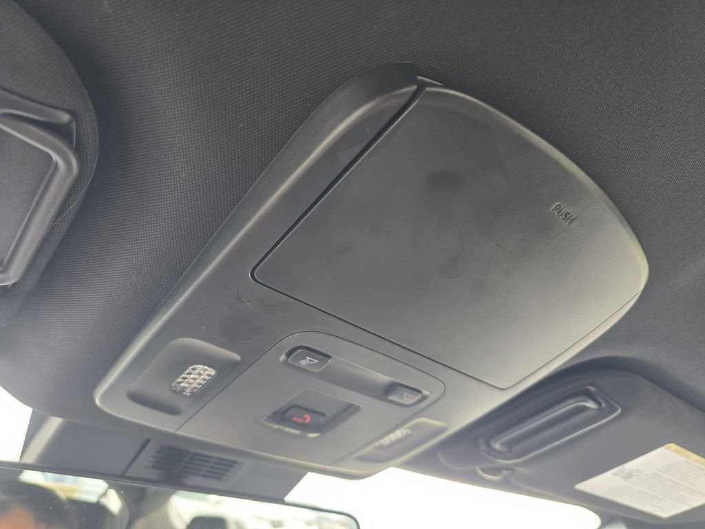 Used 2025 Toyota Camry SE w/ Convenience Package image 23