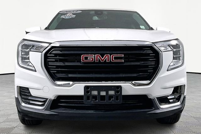 Used 2023 GMC Terrain SLE image 2