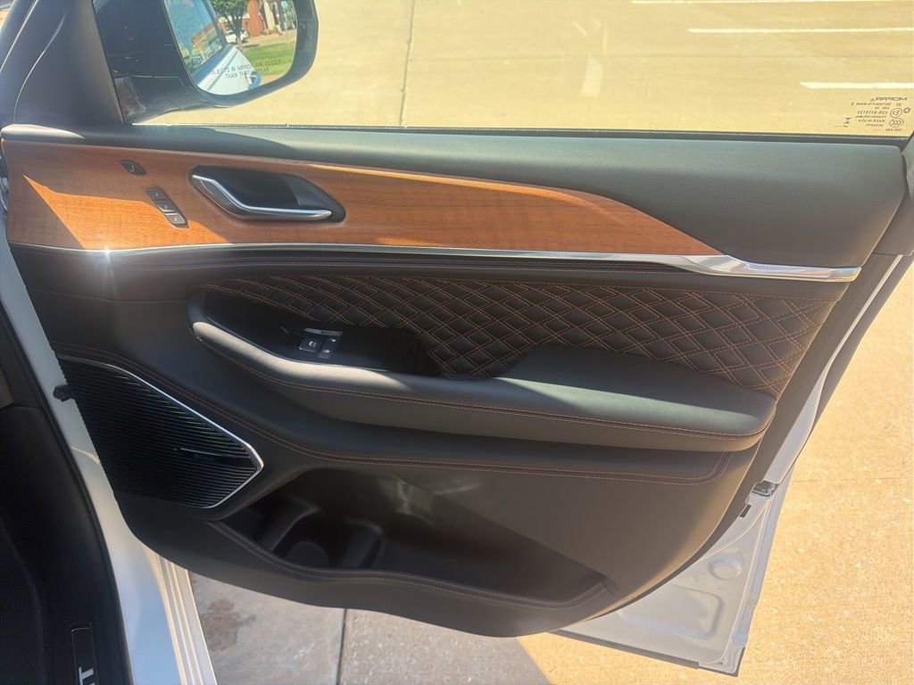 Used 2024 Jeep Grand Cherokee L Summit AWD/4WD image 32